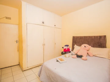 2 Bedroom Flat & Apartment