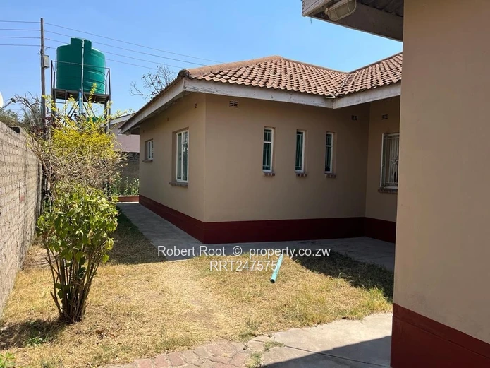 4 bed family home in Zimre Park