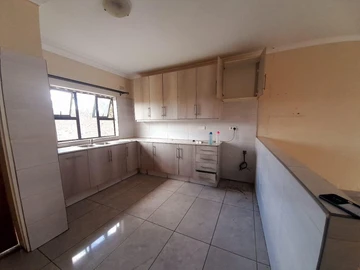 2 Bedroom Flat & Apartment