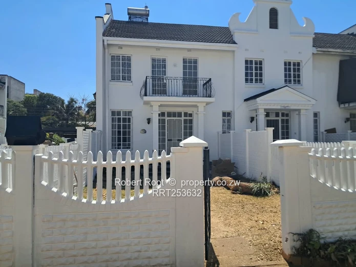 Neat recently renovated 2 bed duplex apartment 