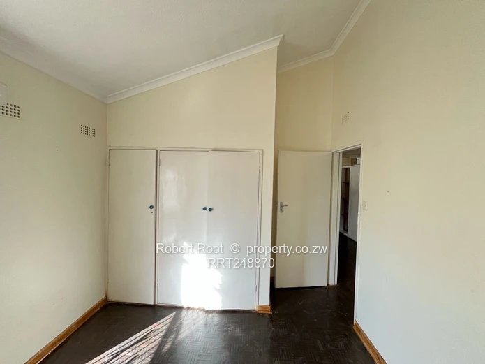 2 bed garden flat in Greystone Park