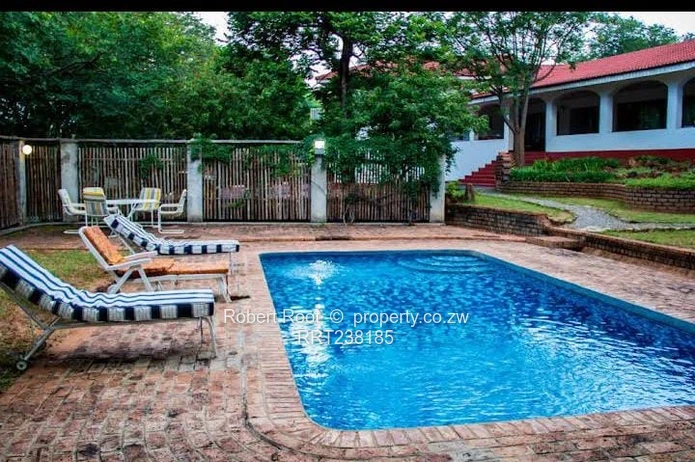 7 room Guest Lodge in Victoria Falls