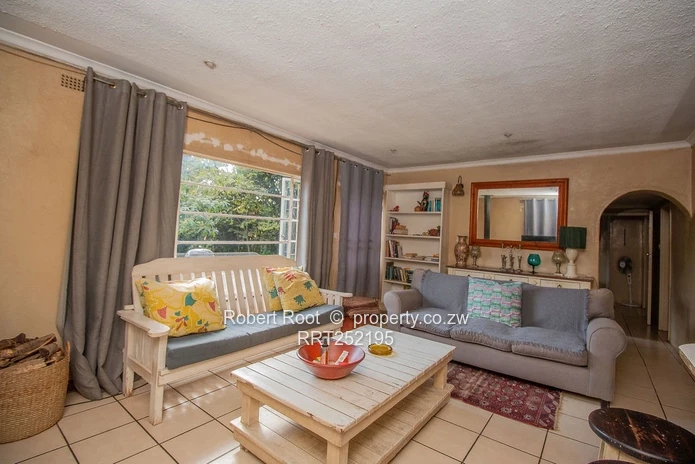 House For Sale In Glen Lorne (Sole Mandate)