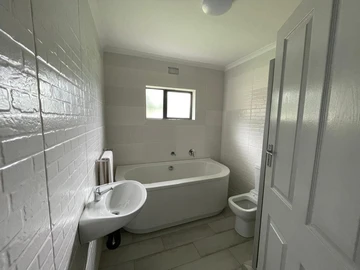 3 Bedroom Flat & Apartment