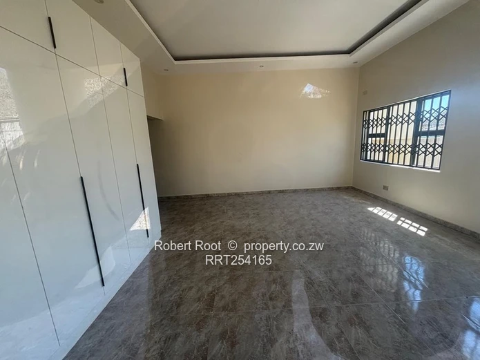 6 Offices to let 