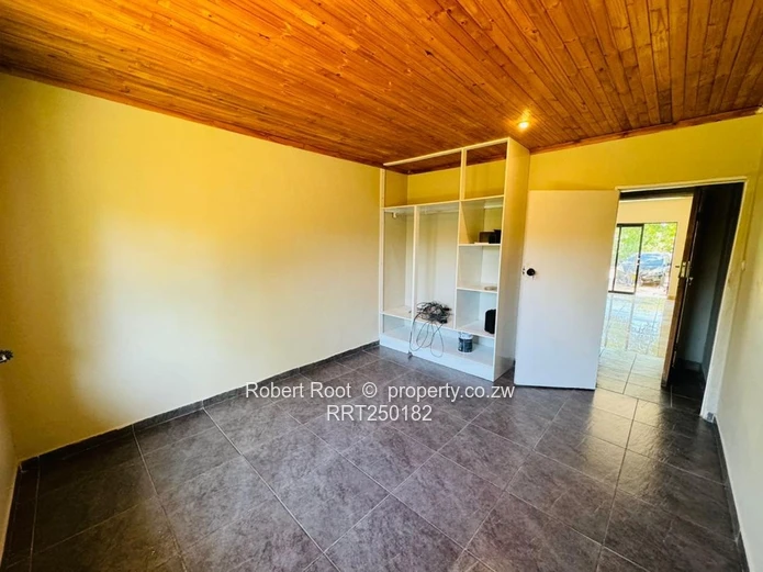 HOUSE FOR SALE in WATERFALLS PROSPECT (IDEAL FOR INVESTMENT) - TAKING NOSTRO
