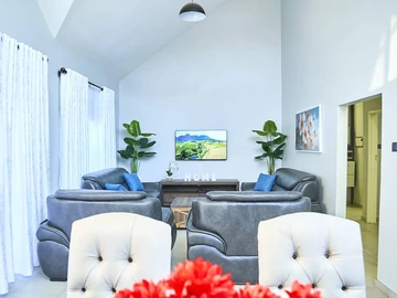 3 Bedroom Flat & Apartment