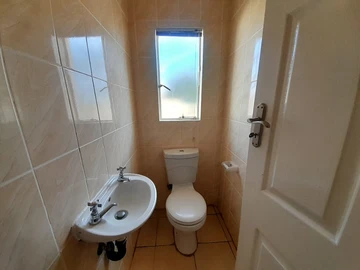 4 Bedroom Flat & Apartment