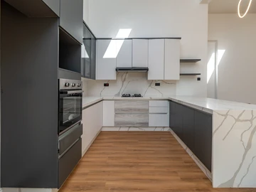 4 Bedroom Flat & Apartment