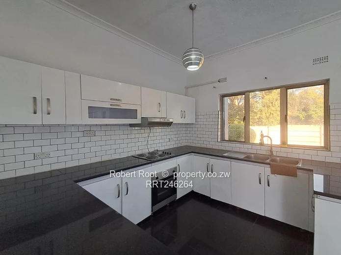 Spacious 3 bed duplex townhouse