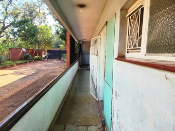 2 Bedroom Flat & Apartment