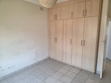 3 Bedroom Flat & Apartment