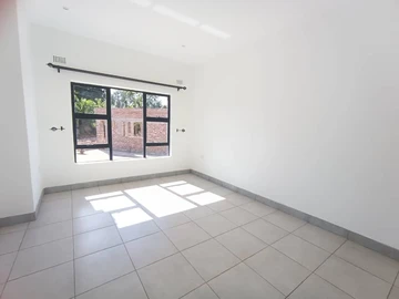 2 Bedroom Flat & Apartment