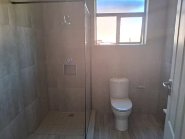 3 Bedroom Flat & Apartment