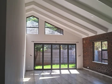 3 Bedroom Flat & Apartment