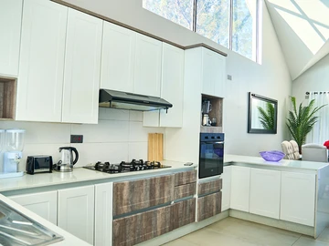 3 Bedroom Flat & Apartment