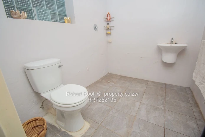 House For Sale In Glen Lorne (Sole Mandate)