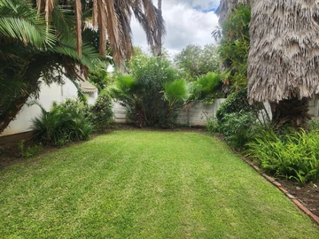 2 Bedroom Flat & Apartment