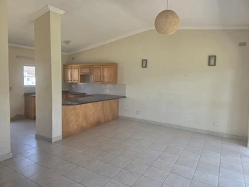 2 Bedroom Flat & Apartment