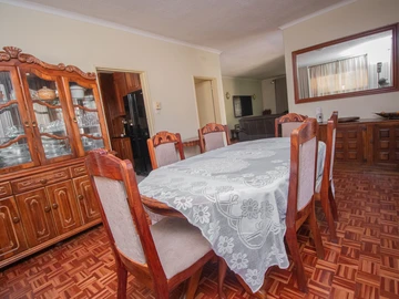 6 Bedroom House