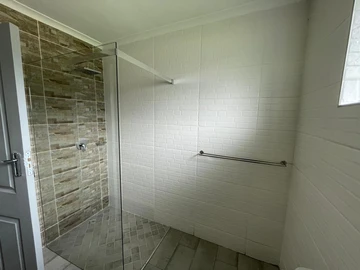 2 Bedroom Flat & Apartment