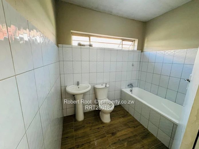 HOUSE FOR SALE in WATERFALLS PROSPECT (IDEAL FOR INVESTMENT) - TAKING NOSTRO