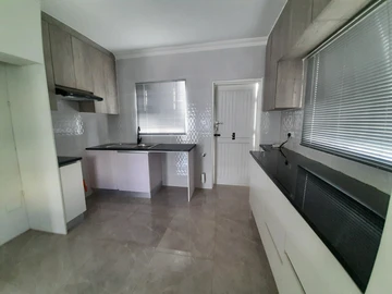 3 Bedroom Flat & Apartment