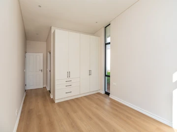 3 Bedroom Flat & Apartment