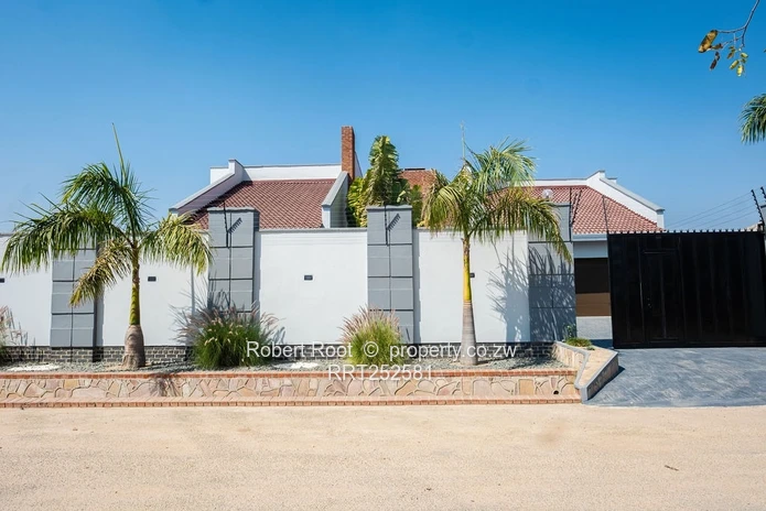 Exceptional 5-bedroom Family Home for Sale| Rockview