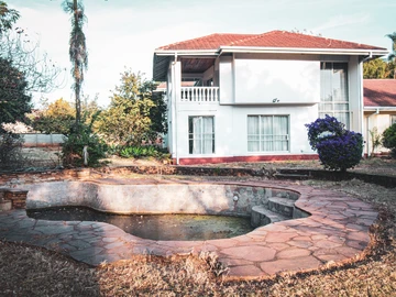 5 Bedroom House