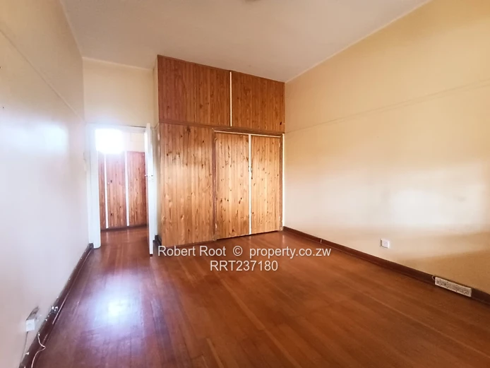 Flat to rent in Avondale