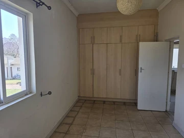3 Bedroom Flat & Apartment