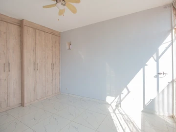 2 Bedroom Flat & Apartment