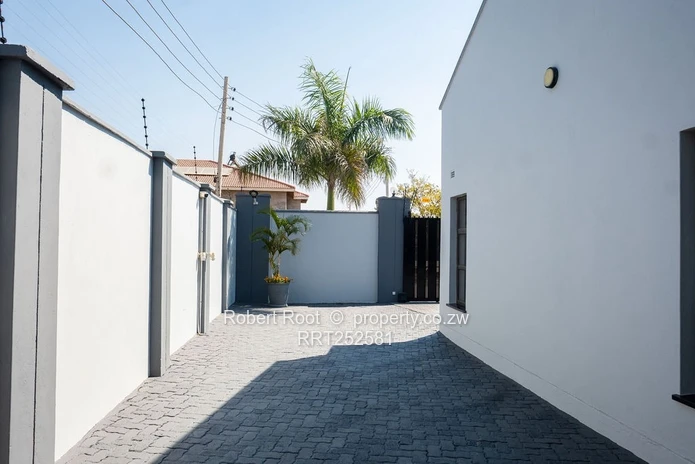 Exceptional 5-bedroom Family Home for Sale| Rockview