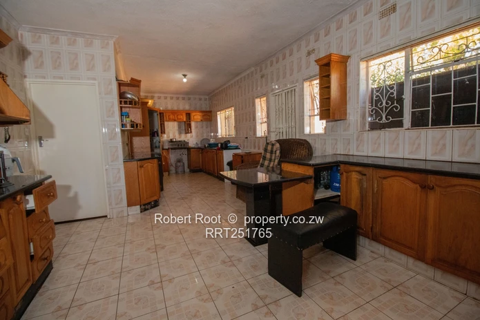 Vainona 5-Bed Home with Pool on 5,260m²  (Sole Mandate)