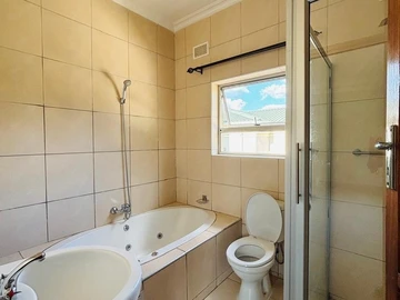 3 Bedroom Flat & Apartment