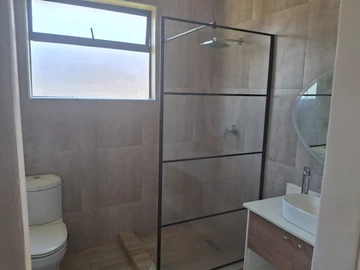 3 Bedroom Flat & Apartment