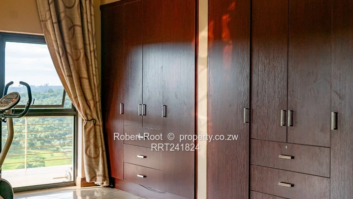 Folyjon Magnificient 5-Bed Furnished Villa with Pool & Borehole