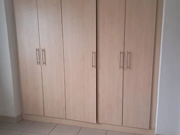 2 Bedroom Flat & Apartment