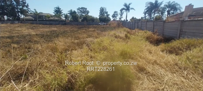 Helensvale Stand with Title Deed (Sole Mandate)