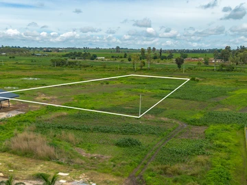 Commercial & Industrial Land