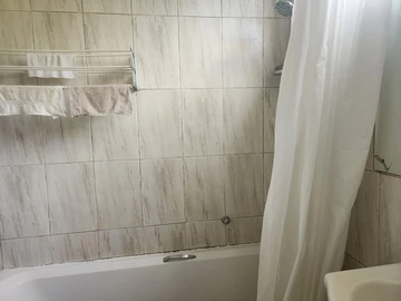 2 Bedroom Flat & Apartment