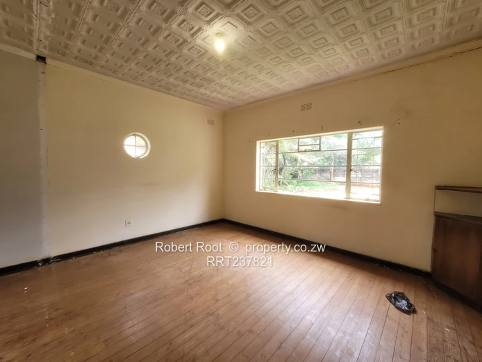 Prime Commercial Fixer Upper With The Perfect Location (Sole Mandate)