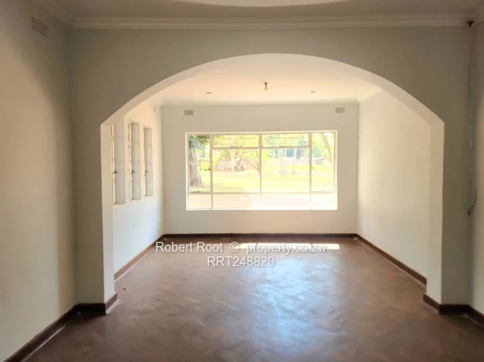 Prime Commercial Space to Let  In Helensvale