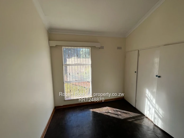 2 bed garden flat in Greystone Park