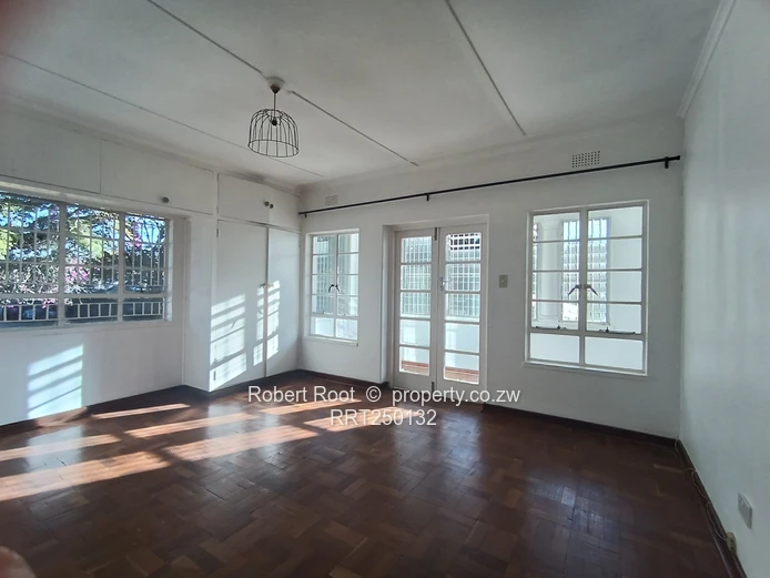 2 bed flat in Avenues