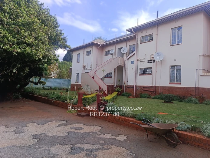 Flat to rent in Avondale