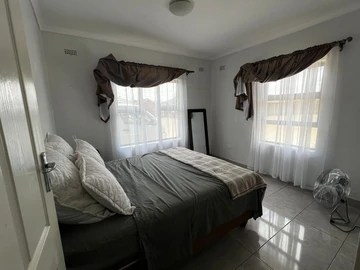 2 Bedroom Flat & Apartment