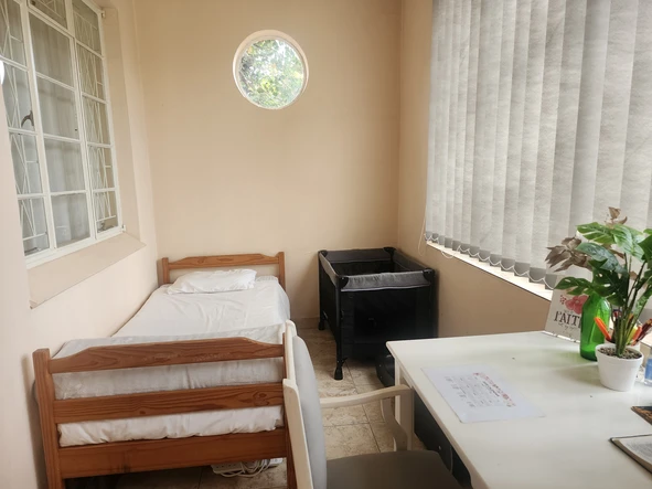 2 Bedroom Flat & Apartment