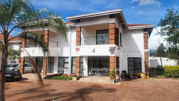 4 bed flat in Greendale